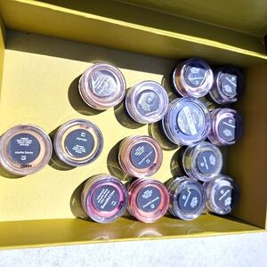 Bare Essentials Powder Eyeshadow